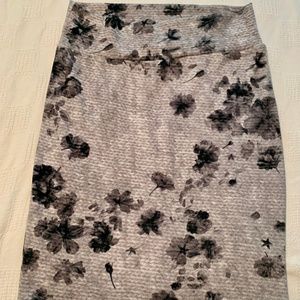 EUC LuLaRoe Large Cassie Skirt